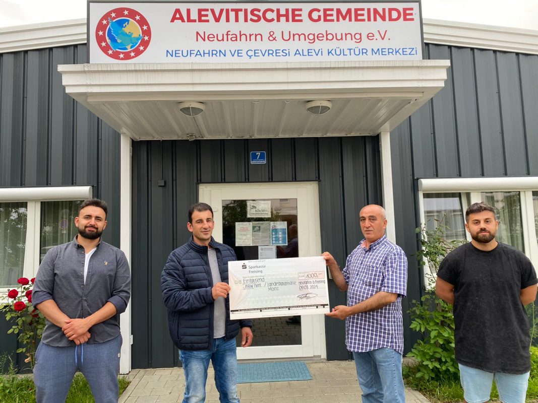 Alevitische Gemeinde Neufahrn spendet an Hochwasseropfer