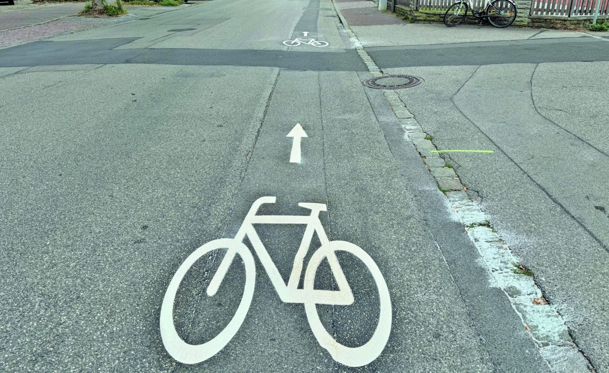 Bahnhofstraße Neufahrn mit neuer Piktogrammkette
