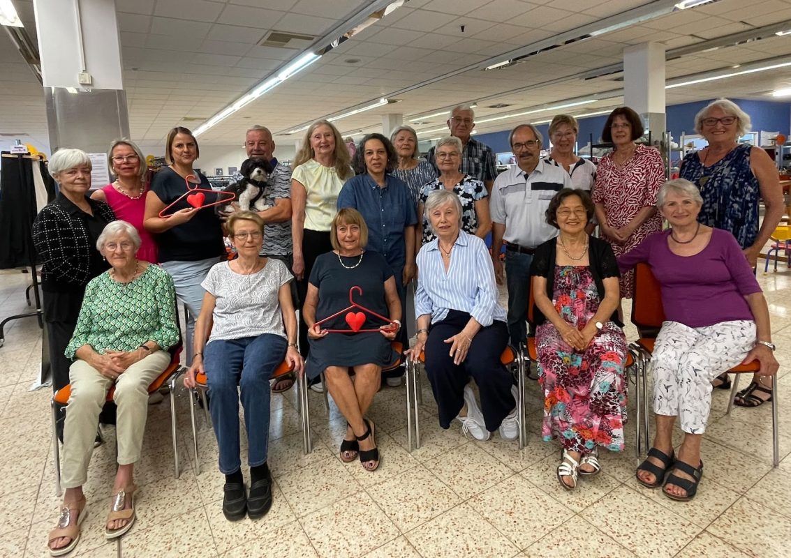 Ehrenamtliches Team der 10 Jahre Neufahrner Kleiderkammer