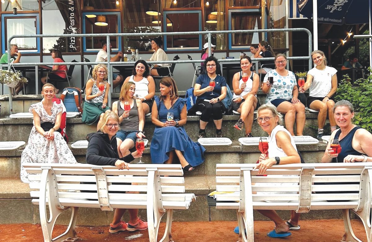 Teilnehmerinnen des Ladies Tennis Meetup beim TC Blau-Weiß Neufahrn.